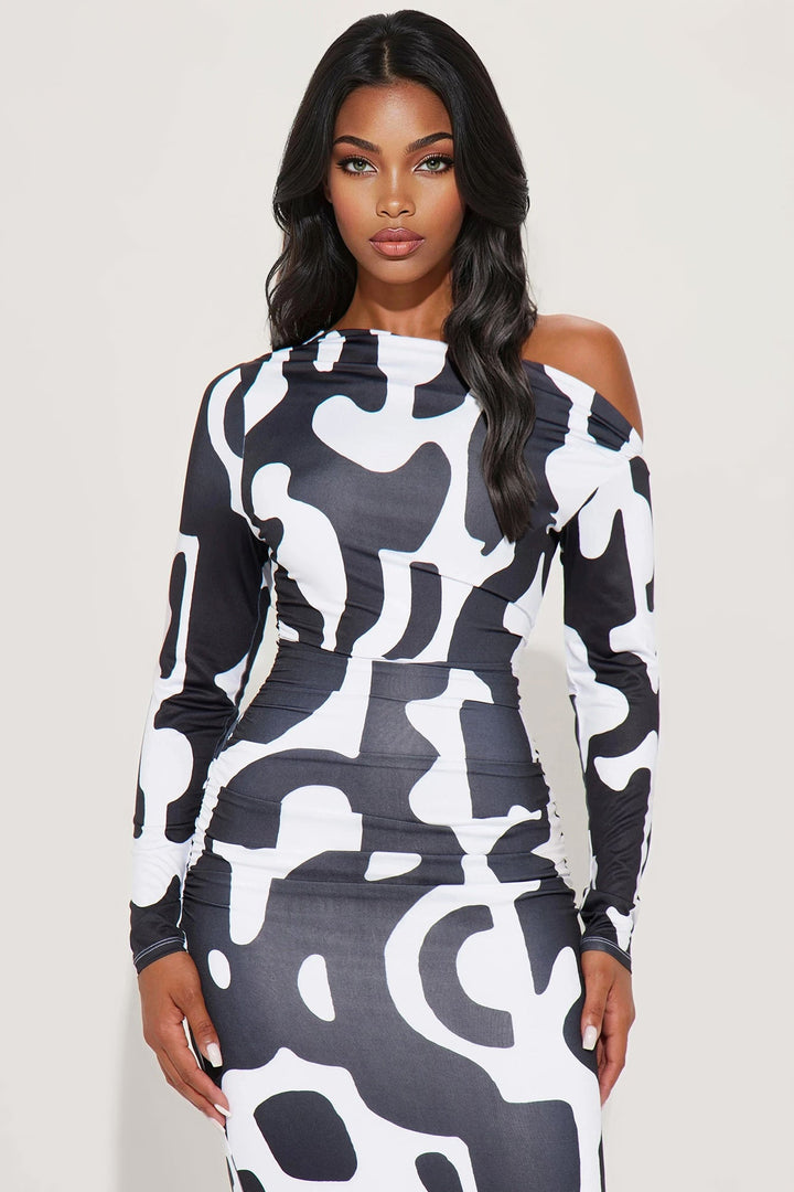 Abstract Allure Off Shoulder Maxi Dress - Black/White