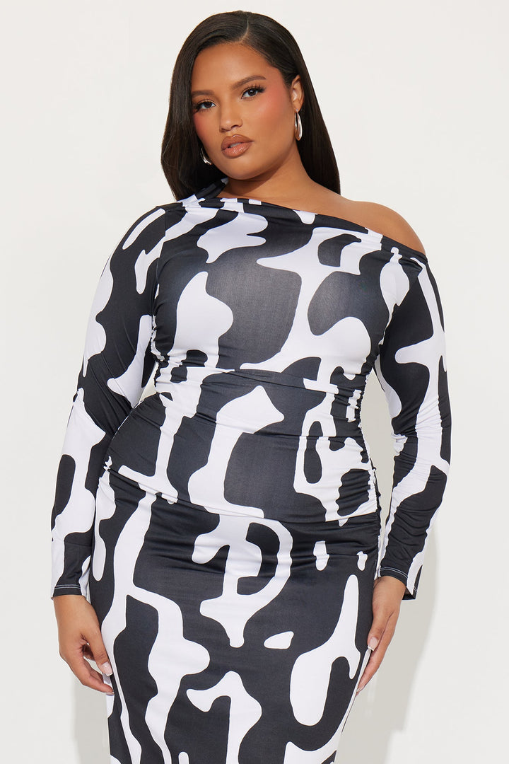 Abstract Allure Off Shoulder Maxi Dress - Black/White