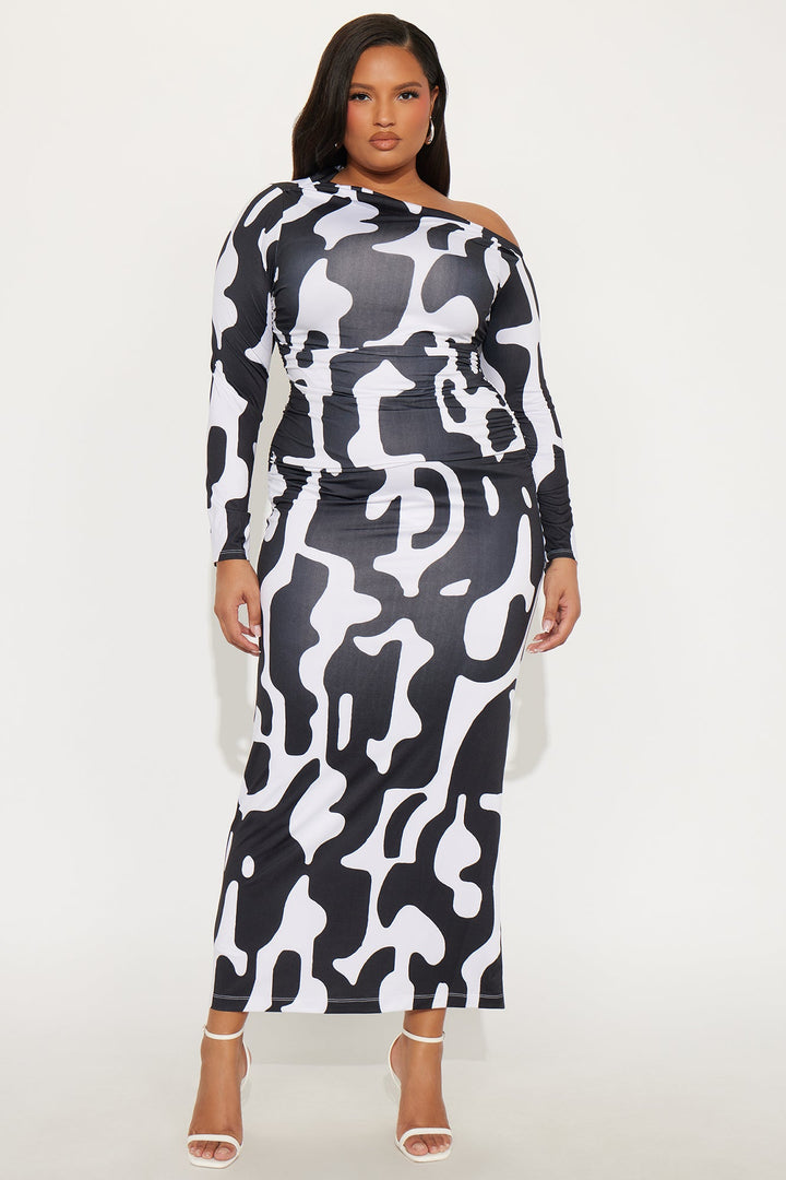 Abstract Allure Off Shoulder Maxi Dress - Black/White