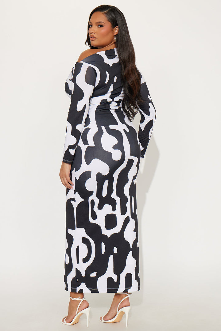 Abstract Allure Off Shoulder Maxi Dress - Black/White
