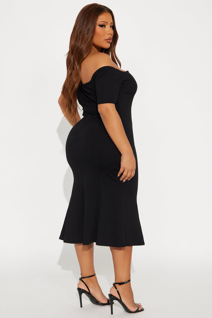 Wrenlee Short Sleeve Ponte Midi Dress - Black