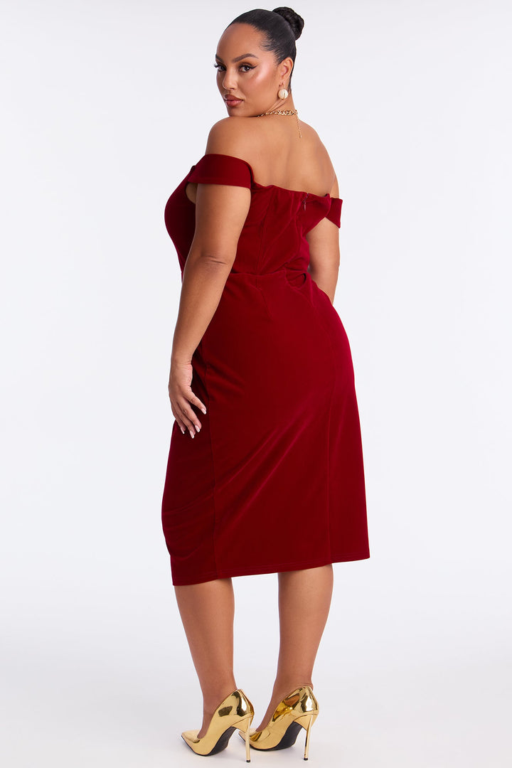 Zuri Off Shoulder Velvet Midi Dress - Red