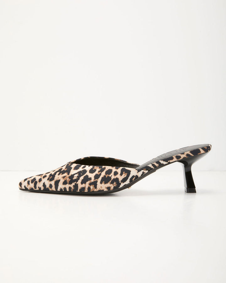 Wild Mood Leopard Pointed Toe Mule