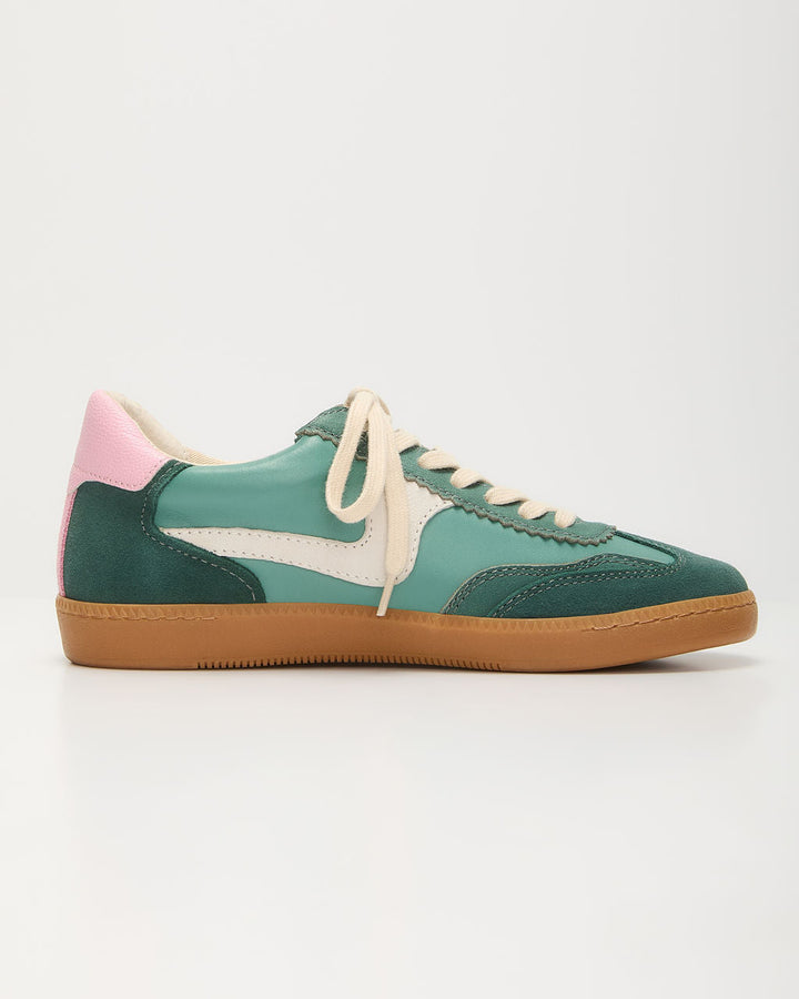 Right Catch Sneakers