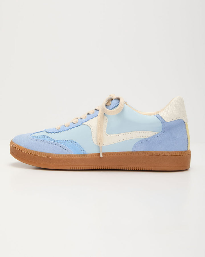 Right Catch Sneakers