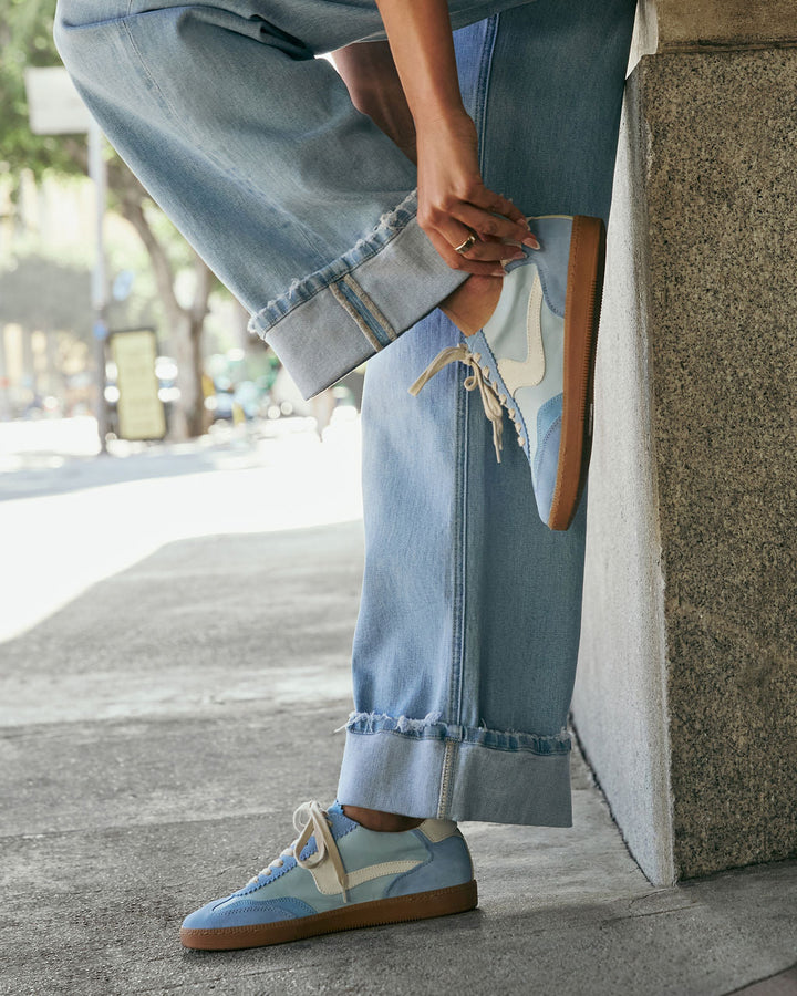 Right Catch Sneakers